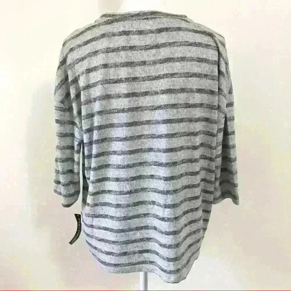 Kendall + Kylie Striped Knit V-Neck Top - Picture 6 of 8